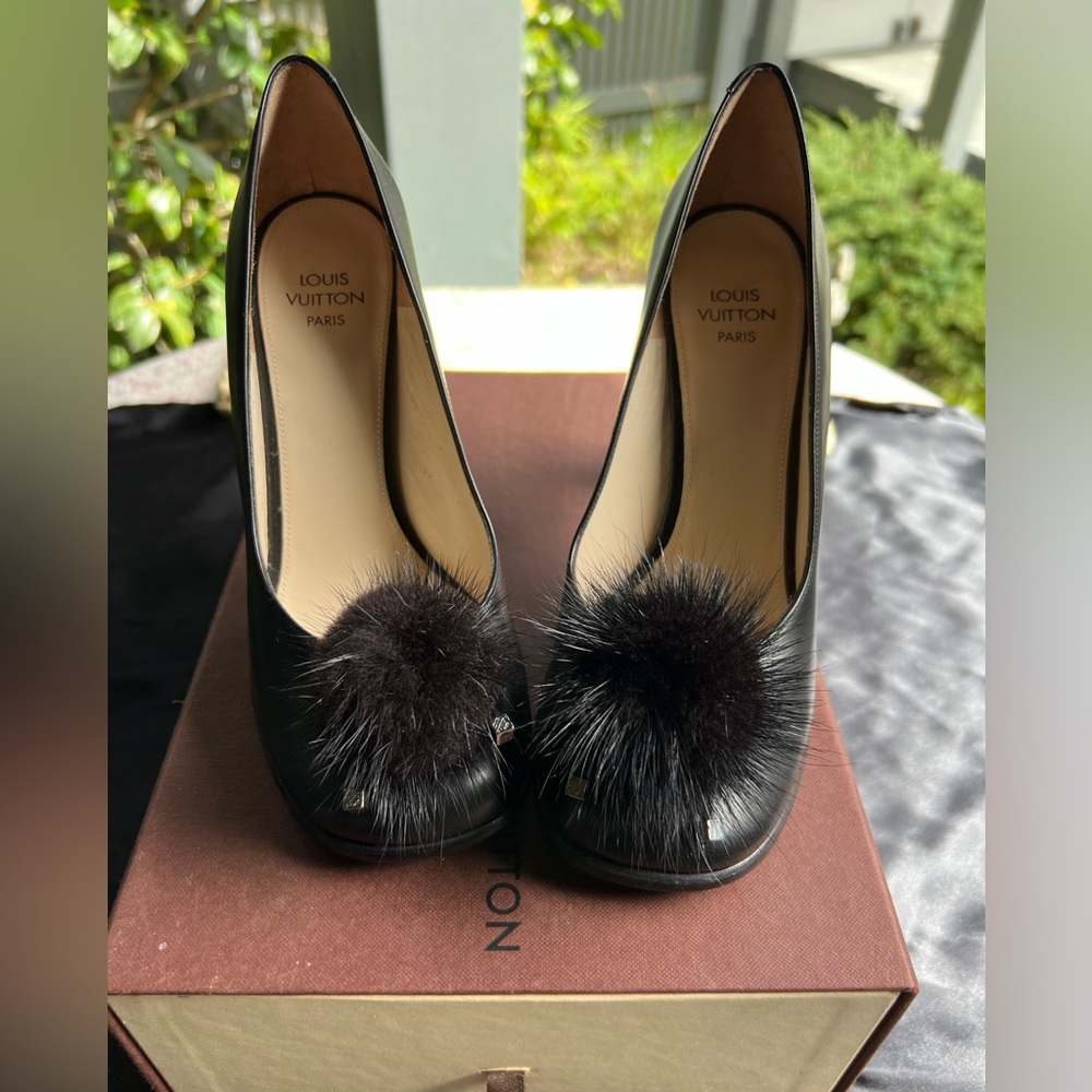 Louis Vuitton 🆕 Black Leather Fur Trim Pom Pom Pumps
